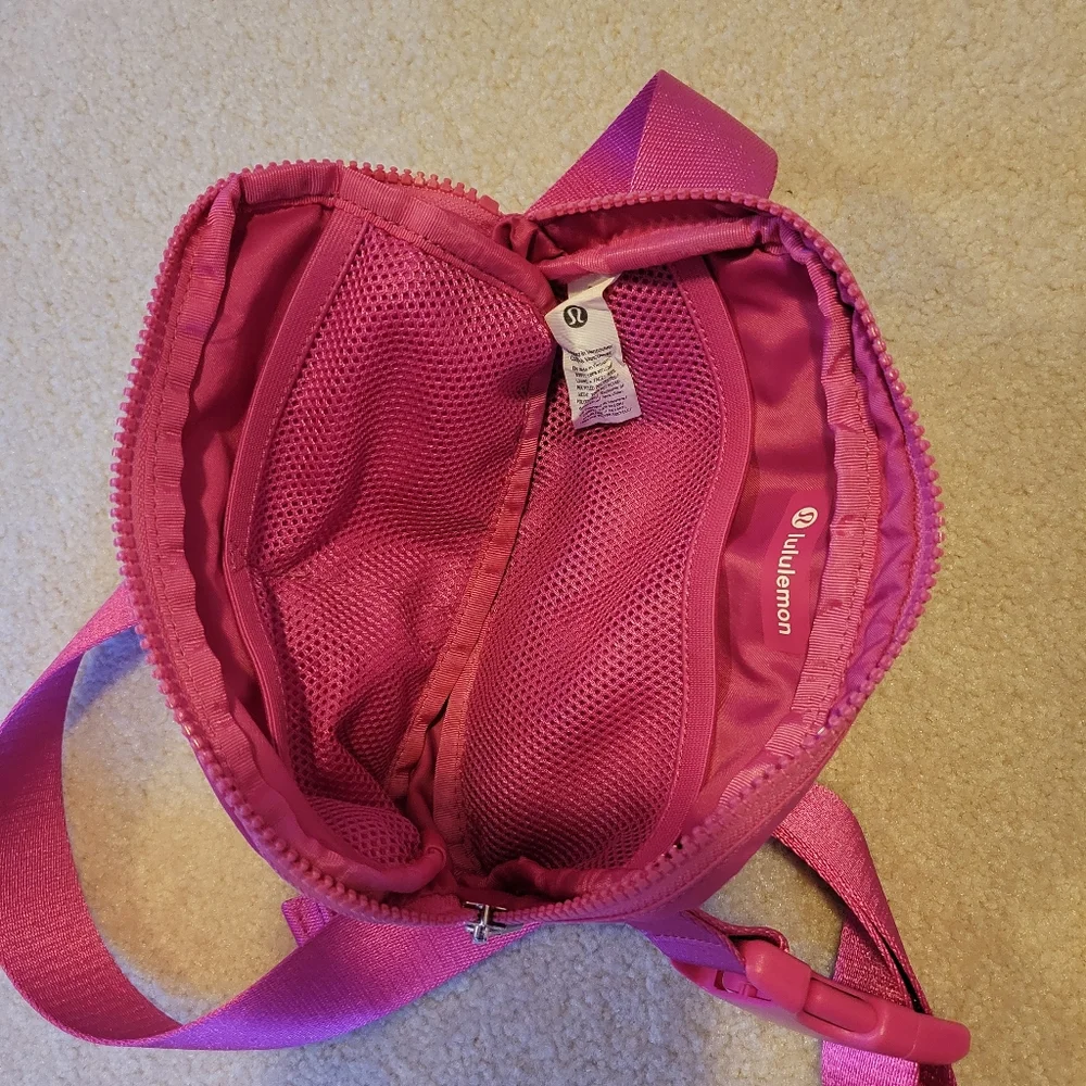 Lululemon Everywhere Belt Bag with Long Strap 1L Sonic Pink Crossbody Travel - Picture 14 of 14